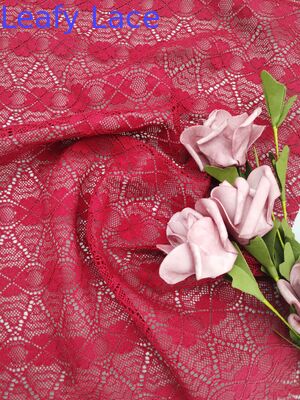 Colore rosso tessuto di pizzo di trifoglio a quattro foglie ricamato di pizzo puro abbigliamento di moda