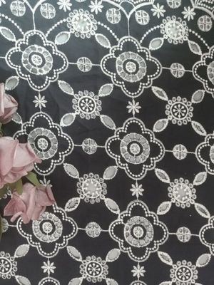 Pizzo ricamato tribale di colore di contrasto del tessuto dell'occhiello per signora Garment